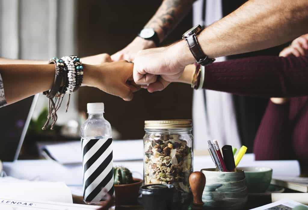 Le travail d'équipe sur le lieu de travail Le travail d'équipe sur le lieu de travail