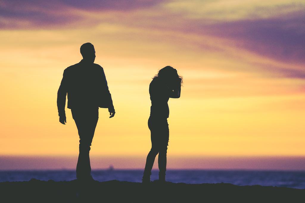Un couple au bord de la rupture Un couple au bord de la rupture