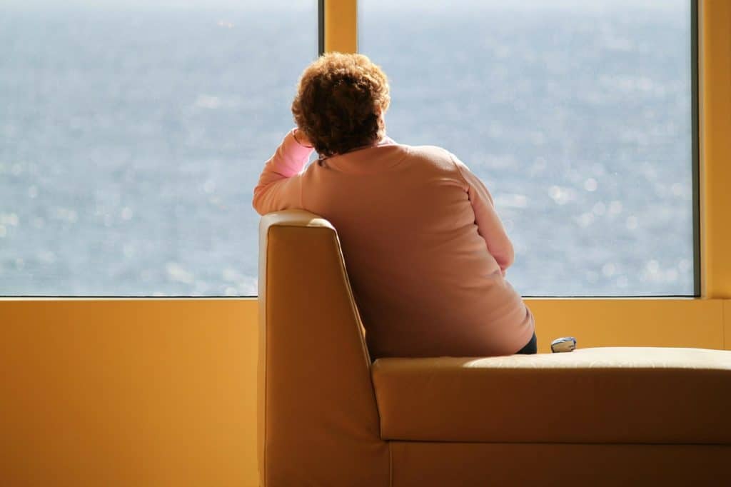 Une femme solitaire et déprimée Une femme solitaire et déprimée