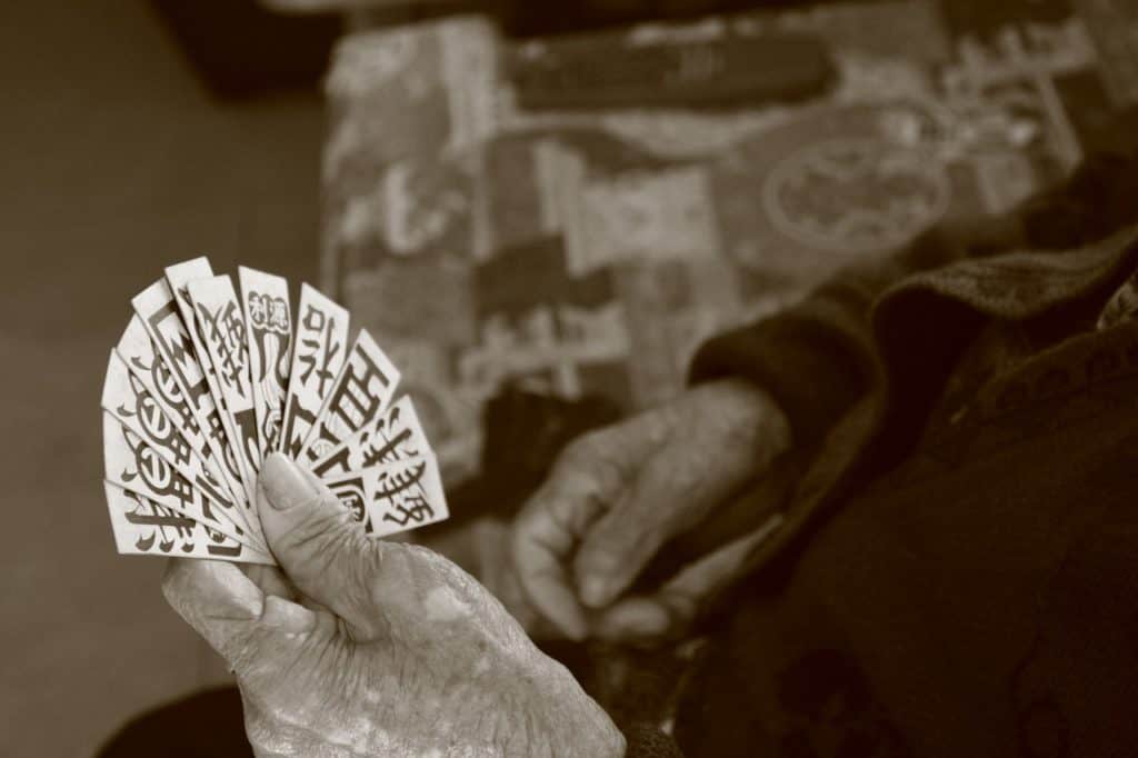 Le jeu de carte traditionnel chinois, probablement l'ancêtre de l'oracle chinois Le jeu de carte traditionnel chinois, probablement l'ancêtre de l'oracle chinois